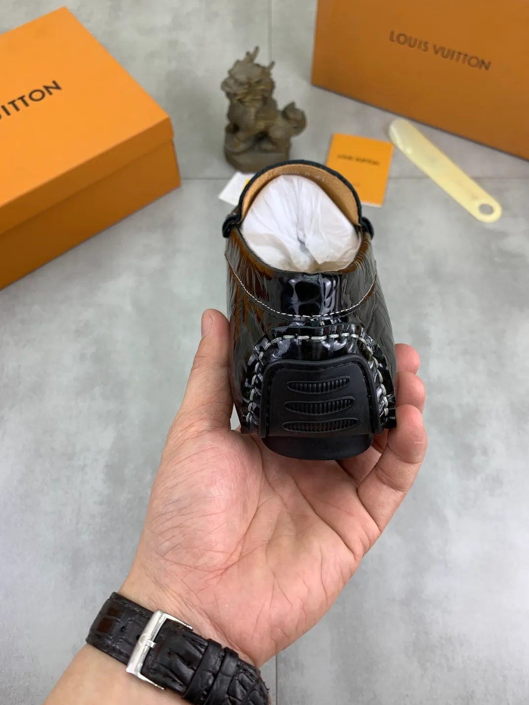 Men's men's shoes 💰P360💰【New style】🆘 🔥🆕【Louis Vuitton】LV Hong Kong high-quality beanie shoes. Loaf style for lazy people. This fabric is made of 🇮🇹 imported Italian first-layer cowhide➕full first-layer pigskin lining. The lining is more high-end. The original non-slip and wear-resistant rubber outsole is the only choice for driving. Size: 38-45. 4️⃣colors available.